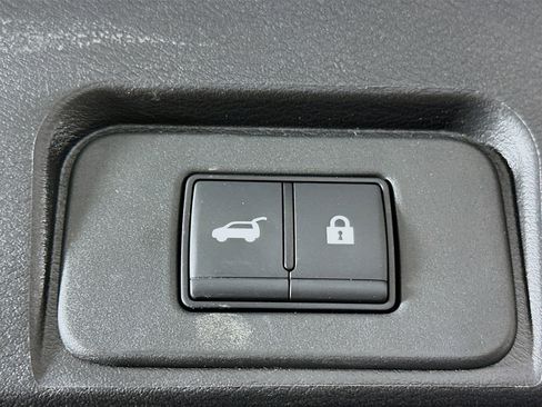 Used 2025 Nissan Rogue SV w/ SV Premium Package image 30