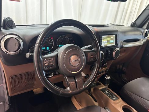 Used 2013 Jeep Wrangler Unlimited Sahara w/ Connectivity Group AWD/4WD image 2