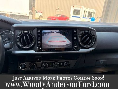 Used 2020 Toyota Tacoma TRD Off-Road AWD/4WD image 12