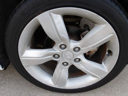 Used 2013 Hyundai Veloster w/ Tech Pkg FWD image 28
