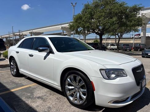 Used 2018 Chrysler 300 Limited image 7