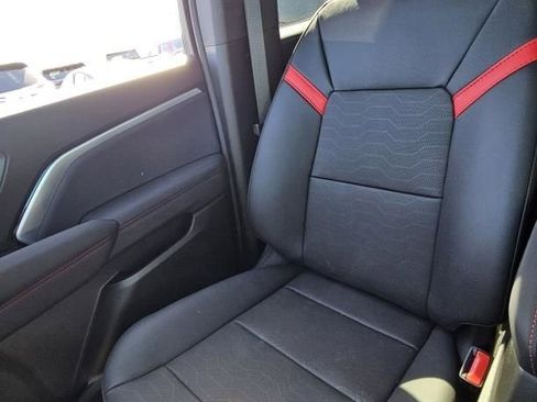 Used 2025 Chevrolet Colorado Z71 w/ Z71 Convenience Package 2 image 3