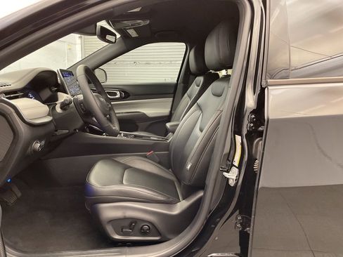 New 2025 Jeep Compass Limited image 17