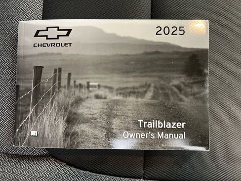 Used 2025 Chevrolet TrailBlazer LT AWD/4WD image 25