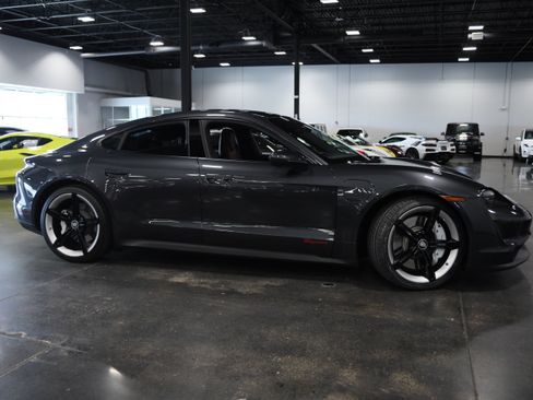 Used 2022 Porsche Taycan RWD image 8