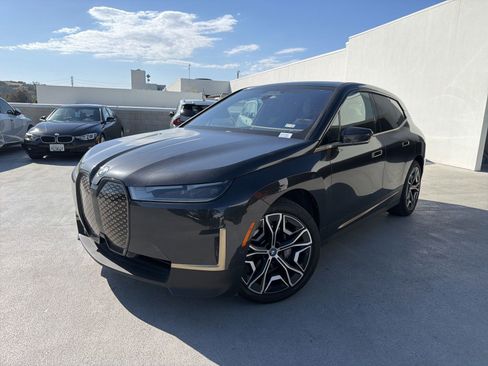 Certified 2024 BMW iX xDrive50 w/ Premium Package AWD/4WD image 3