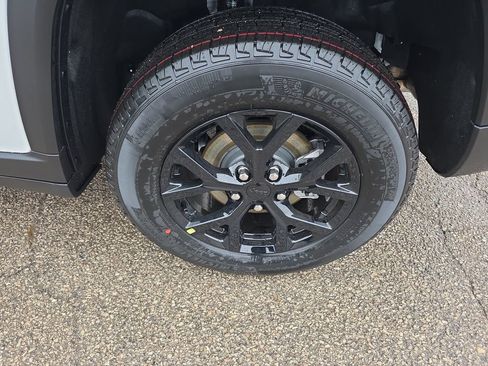 New 2026 Jeep Grand Cherokee Laredo image 11