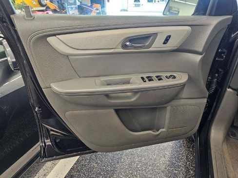 Used 2016 Chevrolet Traverse LT w/ Style and Technology Package FWD image 31