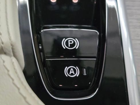 Certified 2024 Volvo XC90 T8 Ultimate image 32