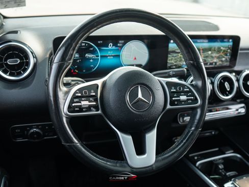 Used 2020 Mercedes-Benz GLB 250 4MATIC w/ Premium Package image 23