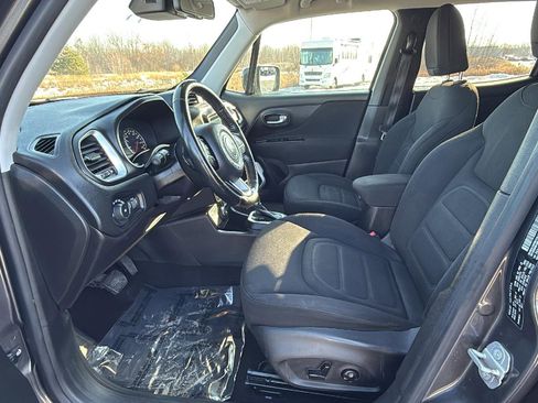 Used 2019 Jeep Renegade Latitude w/ Cold Weather Group image 25