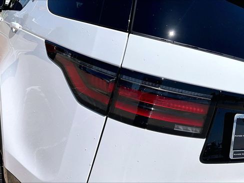 Certified 2025 Land Rover Discovery Dynamic SE AWD/4WD image 32