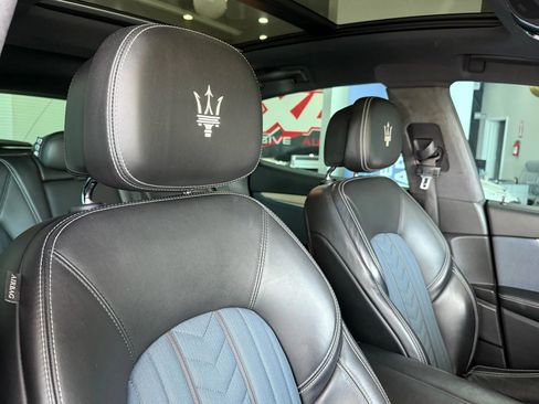 Used 2017 Maserati Levante w/ Luxury Package image 24