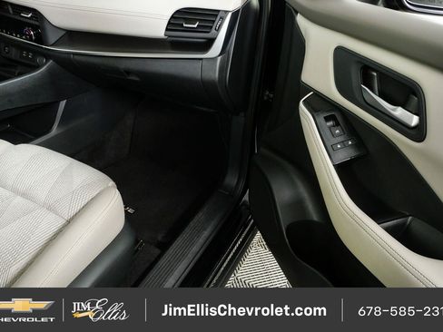 Used 2025 Nissan Rogue SV AWD/4WD image 23