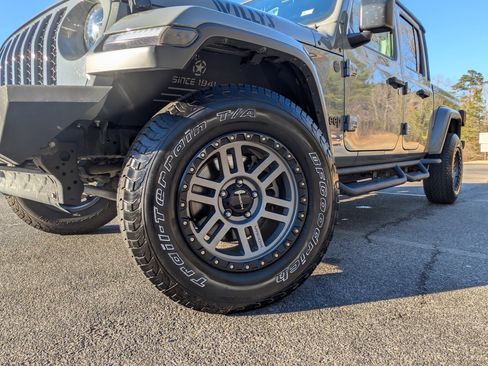 Used 2023 Jeep Gladiator Willys image 32