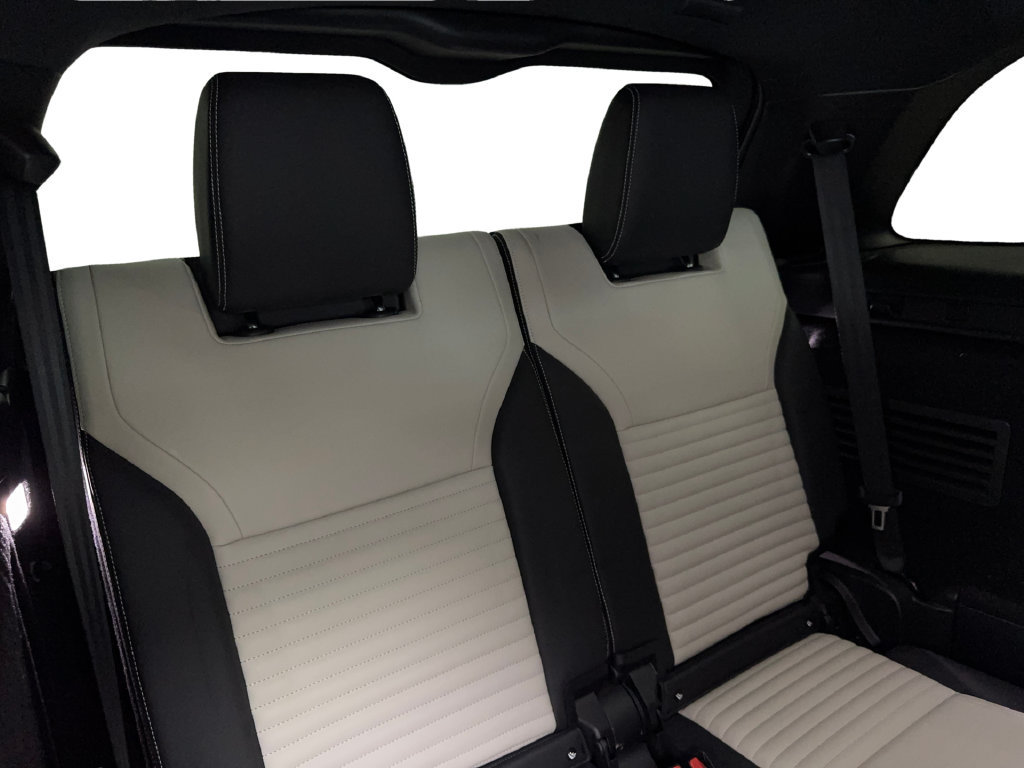 Used 2024 Land Rover Discovery Dynamic SE AWD/4WD image 42