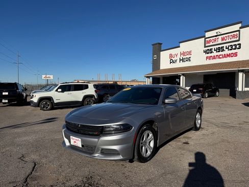 Used 2018 Dodge Charger SXT image 1