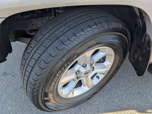 Used 2018 Toyota 4Runner SR5 image 21