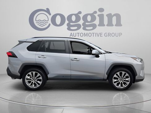 Used 2019 Toyota RAV4 XLE Premium FWD image 6