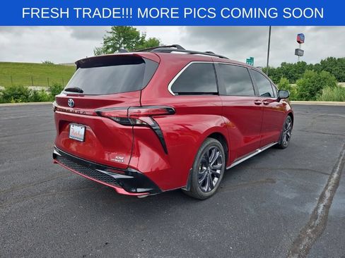 Used 2024 Toyota Sienna XSE w/ XSE Plus Package FWD image 6