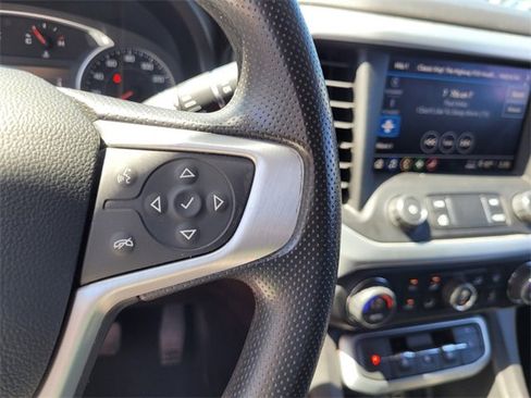 Used 2022 GMC Acadia SLE image 23