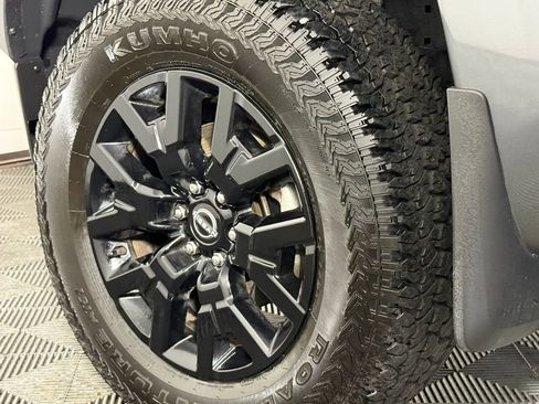 Used 2023 Nissan Frontier SV w/ Midnight Edition Package image 33