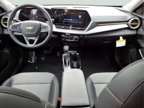 New 2026 Chevrolet Trax LT w/ LT Convenience Package FWD image 11