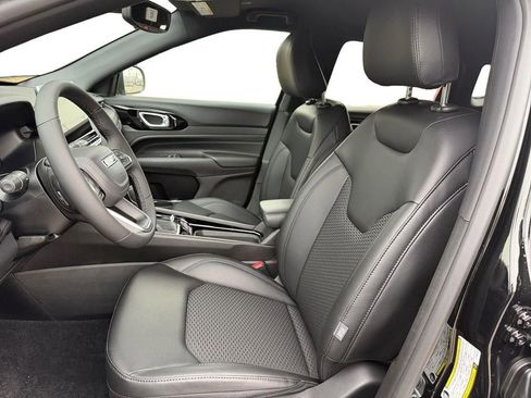 New 2026 Jeep Compass Latitude image 9