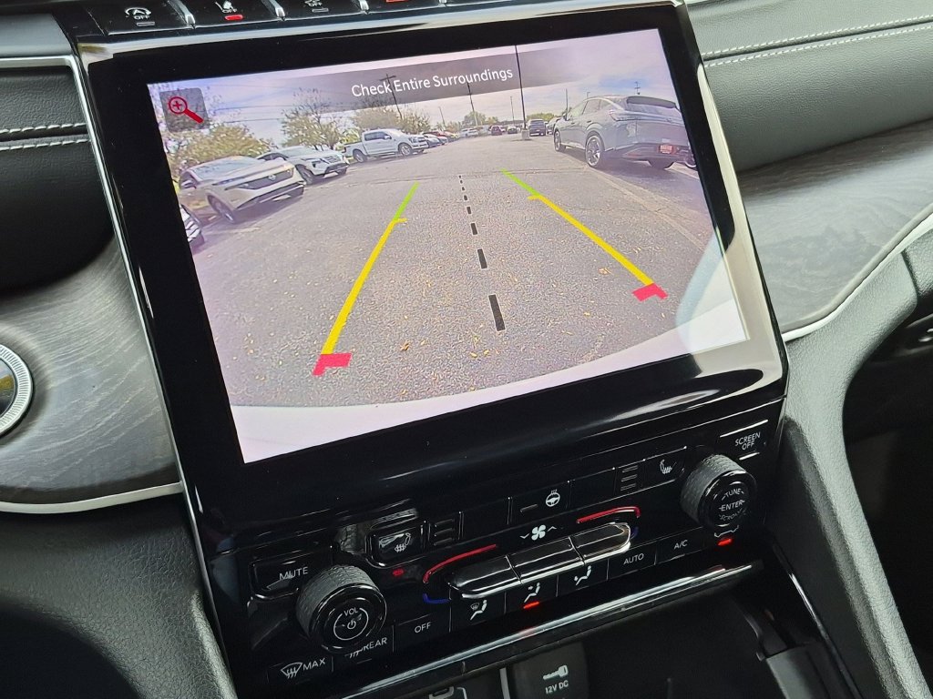 Used 2023 Jeep Grand Cherokee Limited AWD/4WD image 15