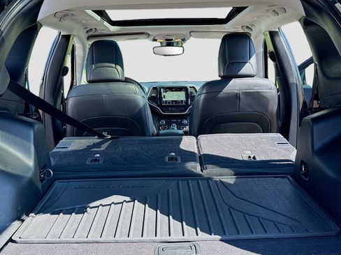 Used 2019 Jeep Cherokee Limited AWD/4WD image 13