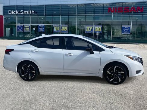 New 2025 Nissan Versa SR w/ Trunk Package image 2