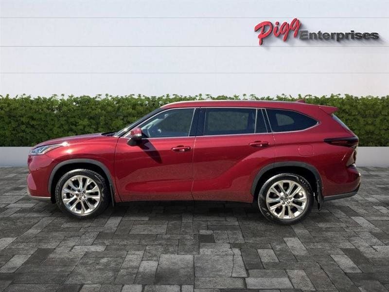 Used 2025 Toyota Highlander Limited FWD image 4