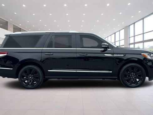 Certified 2023 Lincoln Navigator L Reserve AWD/4WD image 3