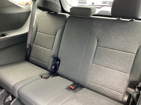 Used 2025 Chevrolet Traverse LT image 14