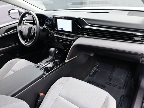 Used 2025 Toyota Camry LE w/ Convenience Package image 14