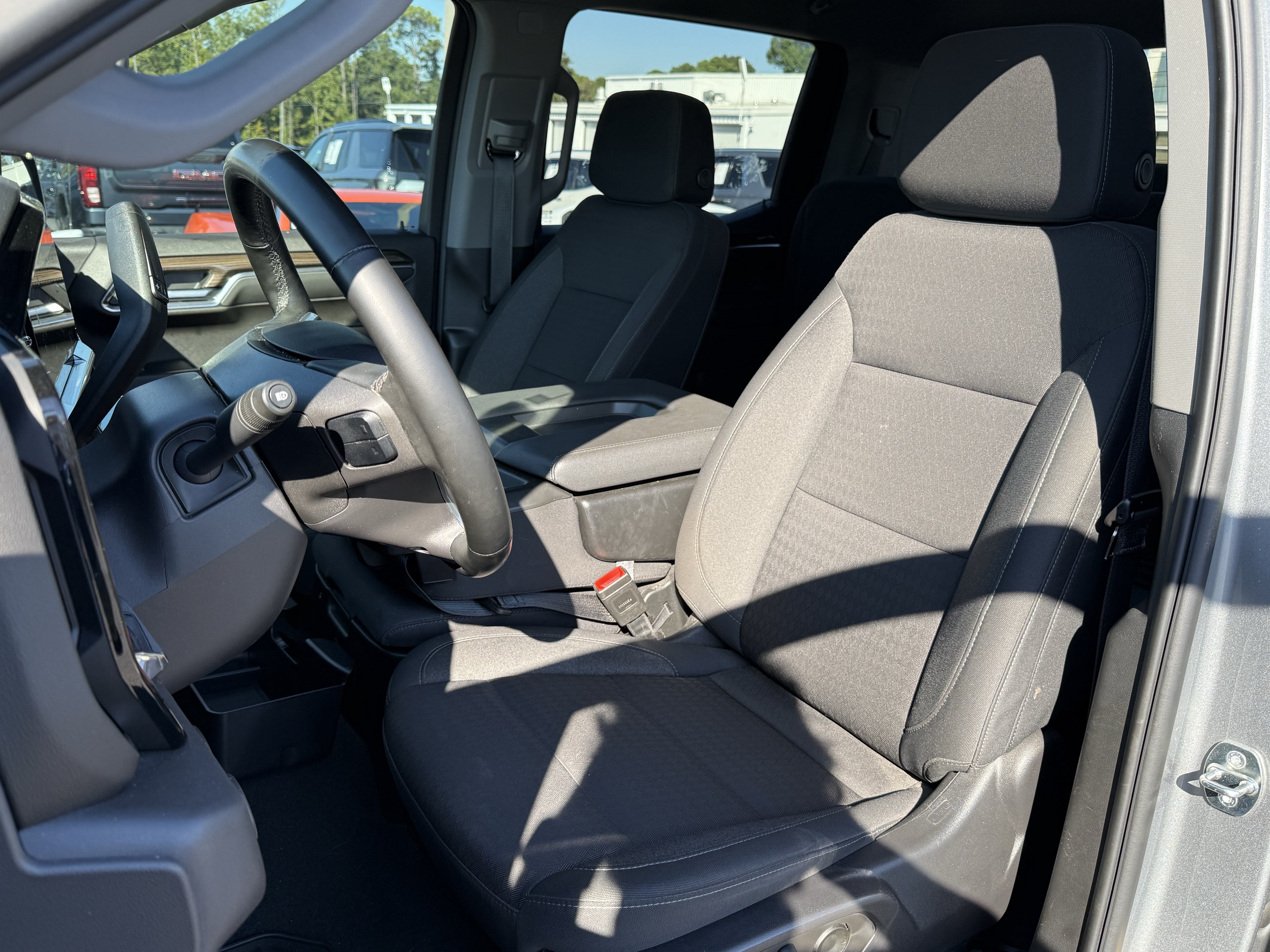 Used 2023 Chevrolet Silverado 1500 LT AWD/4WD image 7