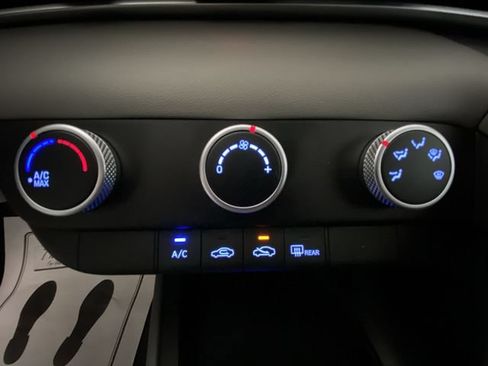 Used 2025 Hyundai Elantra SE FWD image 18