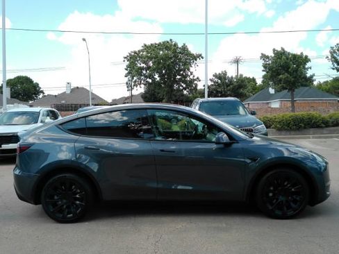 Used 2023 Tesla Model Y AWD image 5