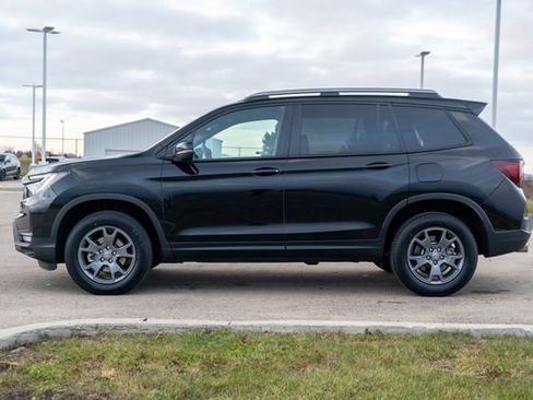 Used 2024 Honda Passport TrailSport image 4