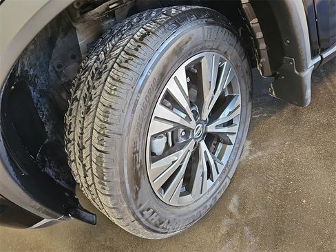 Used 2021 Nissan Rogue SV w/ Premium Package image 31