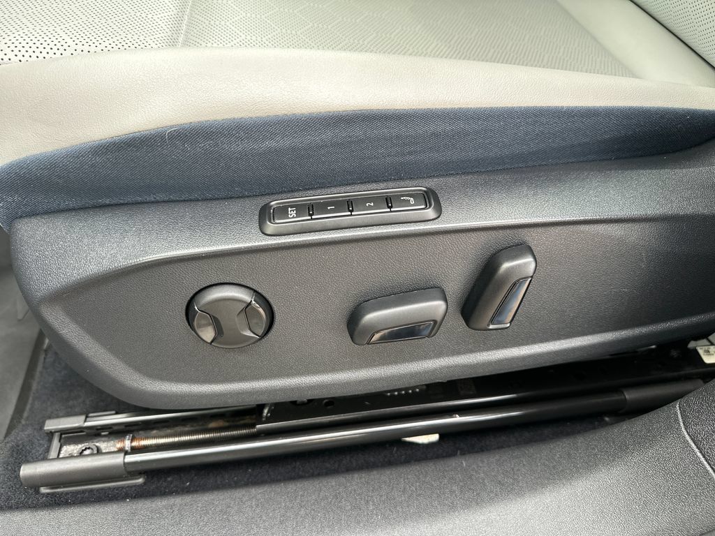 Used 2023 Volkswagen ID.4 S RWD image 9