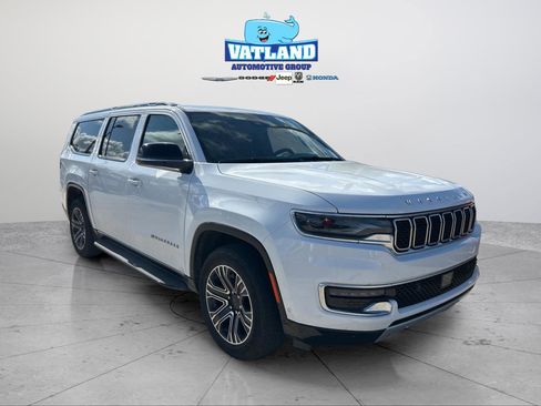 Certified 2024 Jeep Wagoneer L Series II w/ Flexible Seating Group image 35