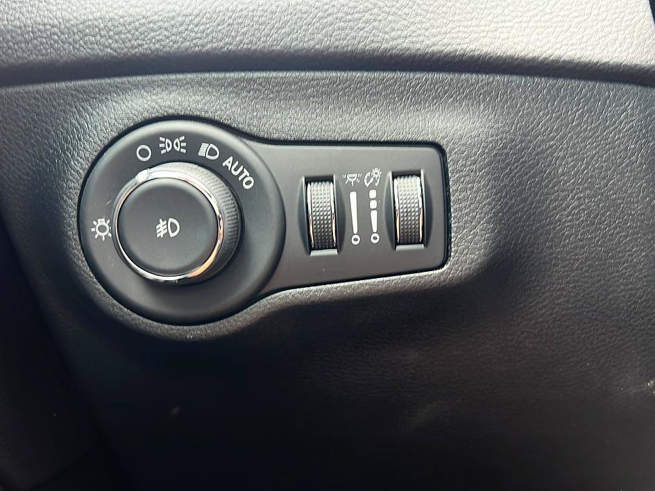 Used 2018 Jeep Compass Latitude w/ Popular Equipment Group AWD/4WD image 27