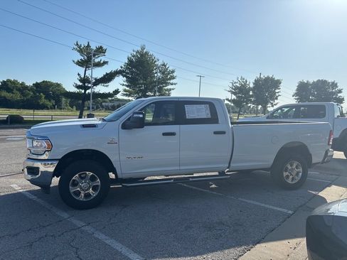 Used 2024 RAM 3500 Big Horn AWD/4WD image 16