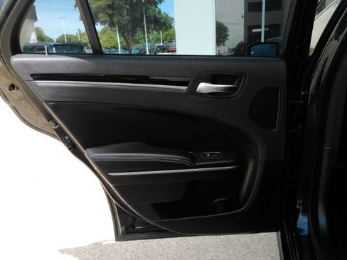 Used 2022 Chrysler 300 S w/ Comfort Group RWD image 19