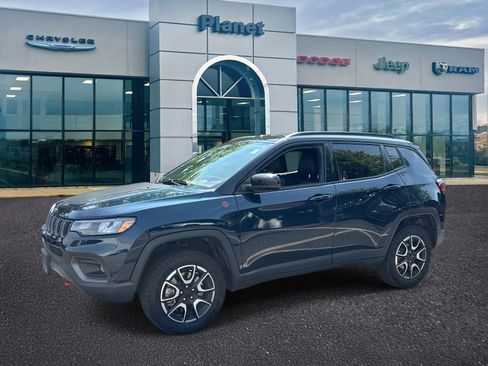 Used 2024 Jeep Compass Trailhawk image 4