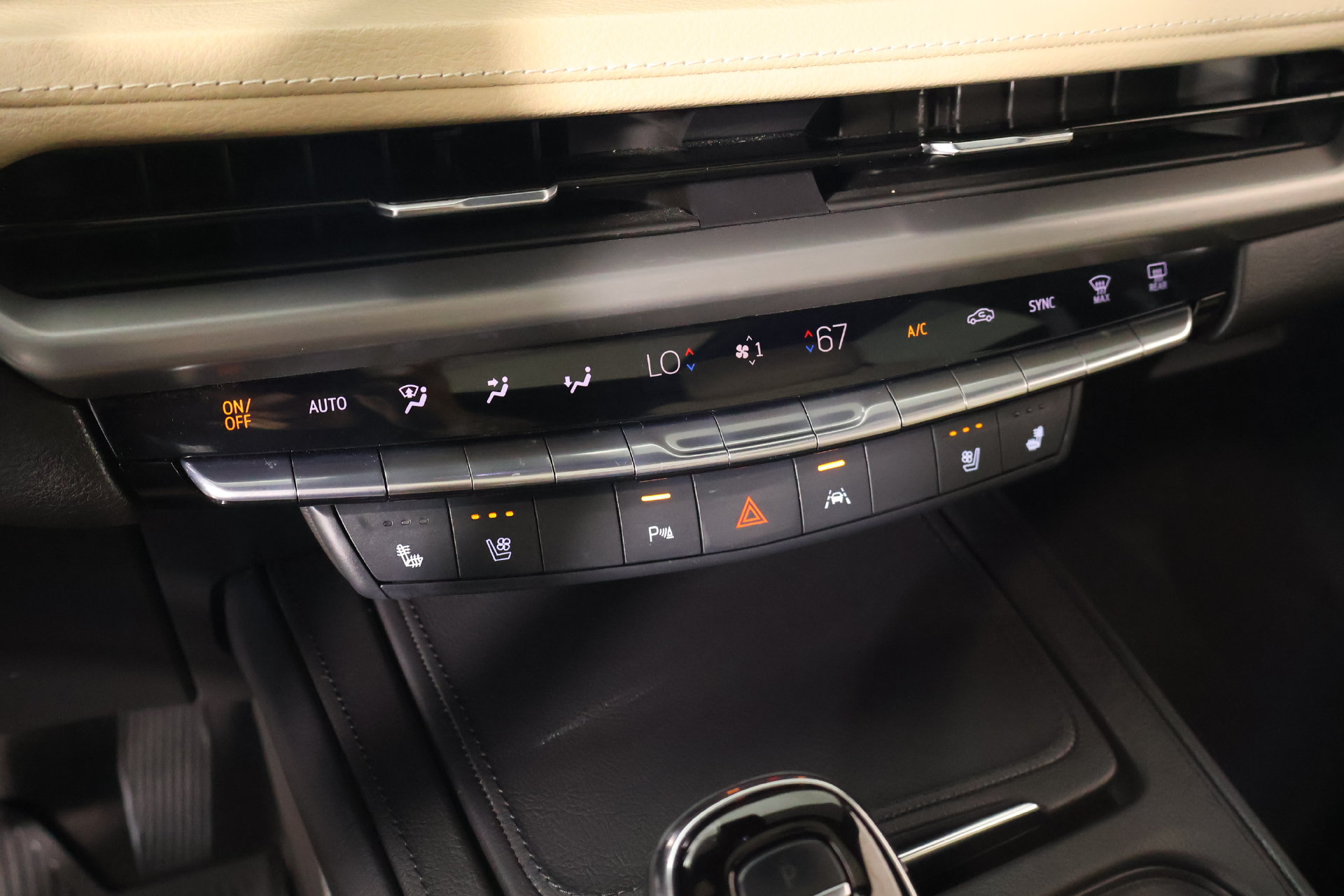 Used 2024 Cadillac XT4 Premium Luxury w/ Active Safety Package FWD image 8