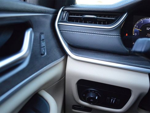 Certified 2023 Jeep Grand Cherokee L Limited w/ Luxury Tech Group II image 27