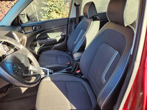 Certified 2024 Hyundai Venue Limited image 25