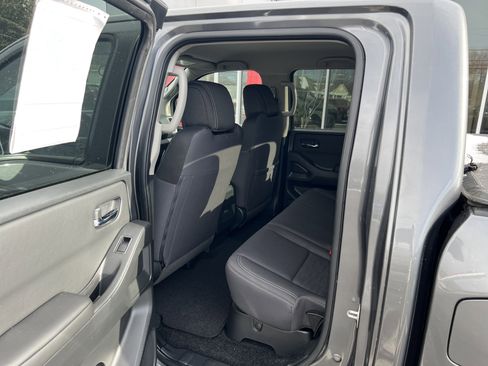Used 2023 Nissan Frontier SV w/ Technology Package image 6
